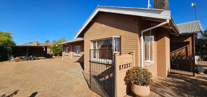 Spacious 4-bedroom house with flatlet, wendy house, and ample parking in Verwoerdpark. For Sale.