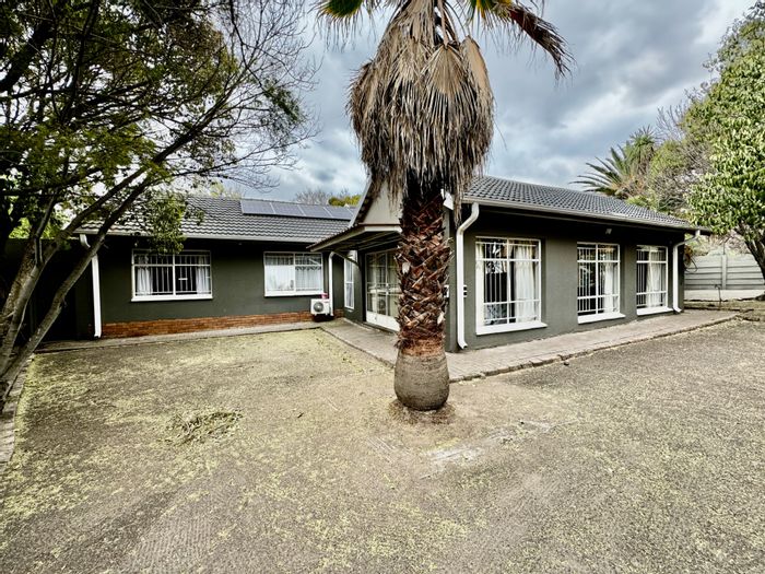 Secunda Central House For Sale: Spacious living, solar system, versatile external building.