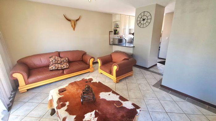 Die Hoewes Apartment To Rent: 2 bedrooms, balcony, garage, prepaid electricity.