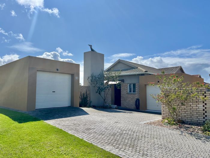 Mooikloof Country Estate House For Sale: Open-plan living, patio, garages, green belt views.