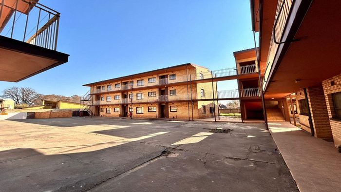 For Sale: Apartment in Vanderbijlpark CE 2 with 2 Bedrooms and Living Room.