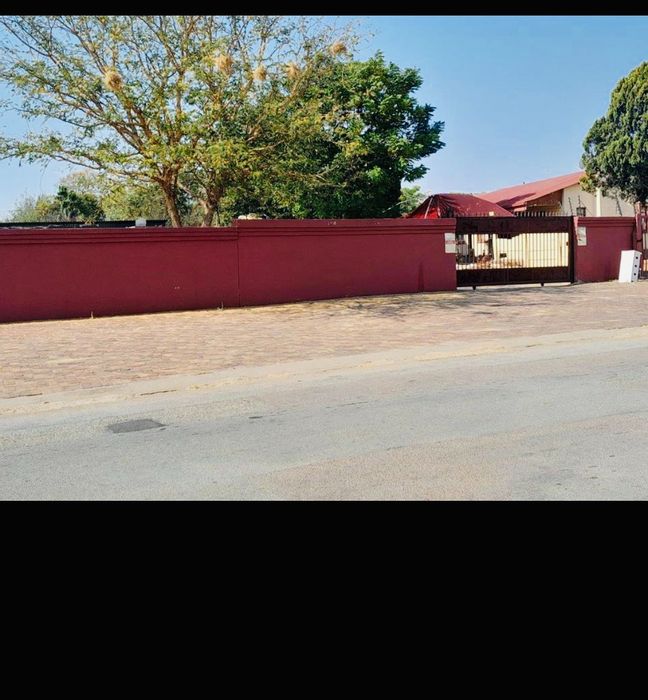 Annadale House For Sale: 3 beds, 1 bath, 952m² zoned for development.