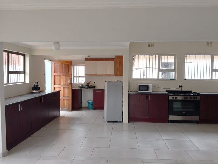 Kew House For Sale: 4 bedrooms, pool, staff quarters, spacious garden, double garage.