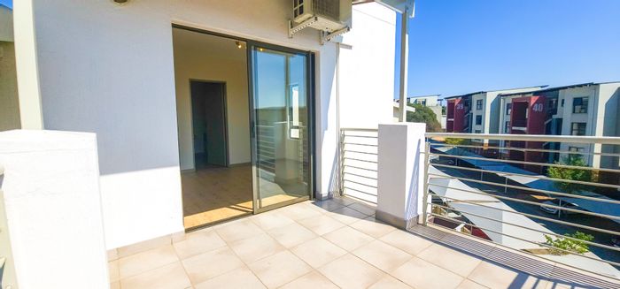 Fourways Apartment To Rent: 3 beds, loft lounge, balcony, secure complex amenities.