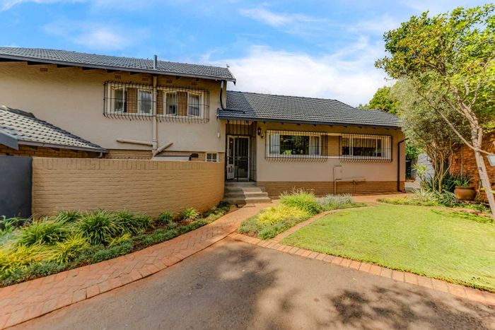 Montgomery Park House For Sale: 4 bedrooms, pool, garden, guest suite, secure parking.