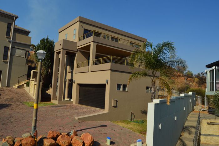 Bassonia House For Sale: Triple-storey, balcony views, garden, near amenities.