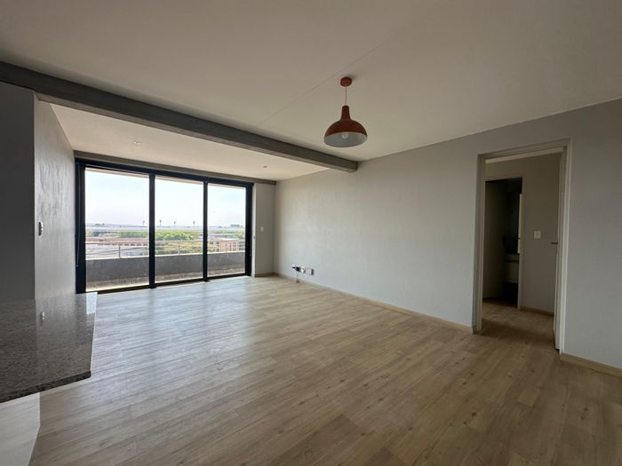 Brooklyn Apartment To Rent: 2 beds, balcony, solar power, rooftop deck, secure parking.