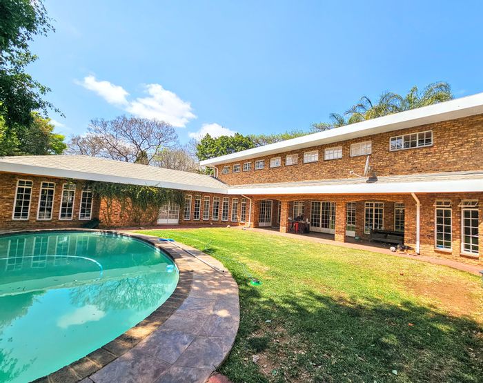 Waterkloof House For Sale: Gated community, pool, spacious living, security features.