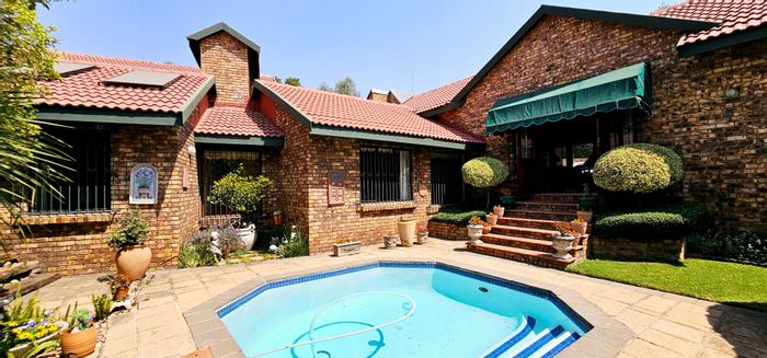 For Sale: Spacious Moreleta Park house with pool, flatlets, and double garage.