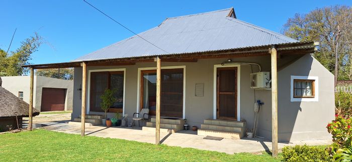 Heidelberg Central House For Sale: Spacious living, garden potential, and entertainment Lapa.