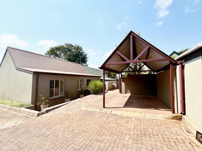 Townhouse for Sale in Wapadrand: 2-bed, private garden, secure complex, prepaid meter.