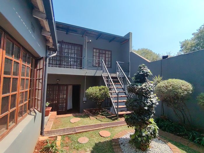 6-Bedroom House with Cottages and Entertainment Area For Sale in Melville.