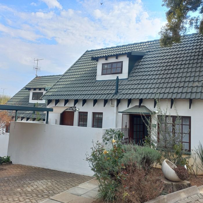 2-Bedroom Townhouse for Sale in Weltevreden Park with Garden and Pool Access.