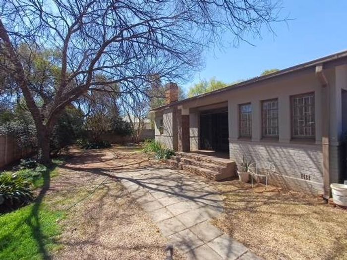 4 Bedroom house with flat for sale in Potchefstroom Central, ideal for rental income.