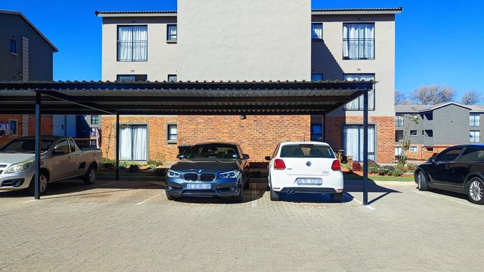 Spacious 3-Bedroom Apartment with Car Port in Brakpan Central, For Sale.