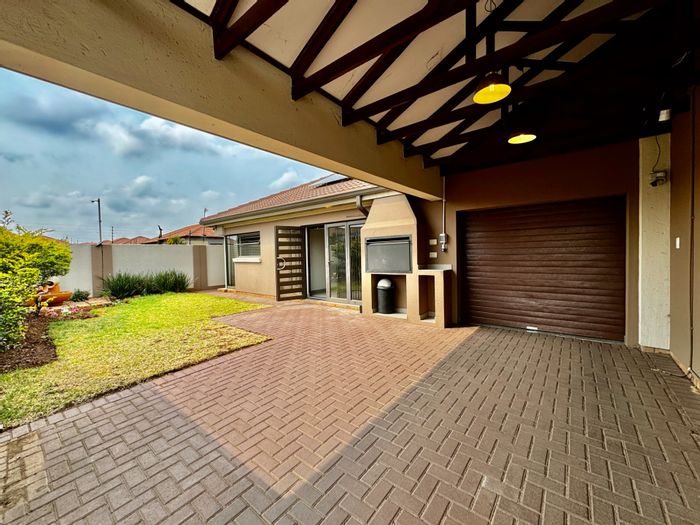 Three-bedroom house in Secunda Central with garage, inverter, and pet-friendly options.