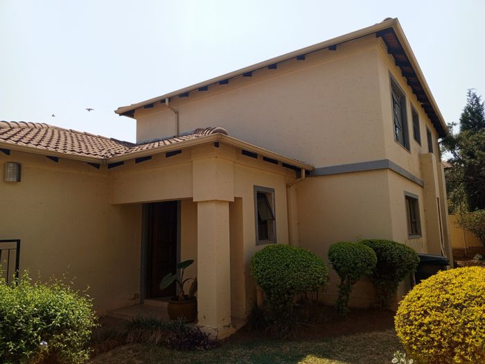 For Sale: Noordwyk House with 3 beds, double garage, garden, and security estate.