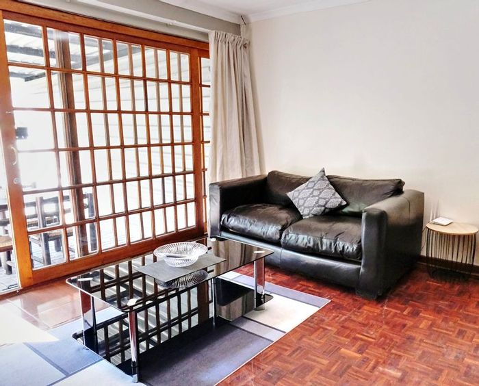 Pet-friendly apartment in Secunda Central with garden, Wi-Fi, and shared laundry.