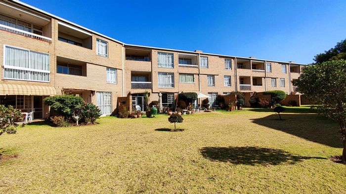 For Sale: Apartment in Morehill with 3 bedrooms, balcony, and carport.