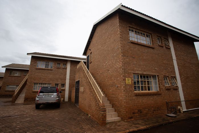 12 Townhouses For Sale in Mokopane Central with rental income potential and amenities.