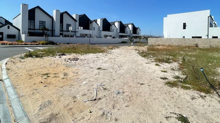 Vacant Land Residential in Sandown For Sale: Prime location, ready for your vision!