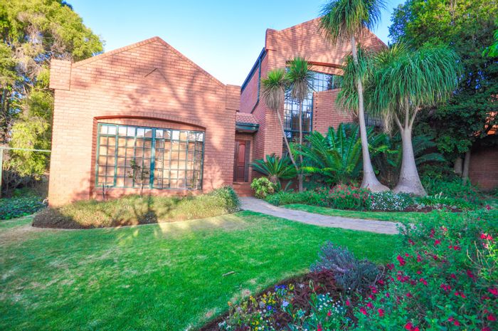 Garsfontein House For Sale: 4 bedrooms, garden, double garage, security features.