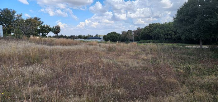 Vacant Land Residential for Sale in Vaal Marina Central with Golf Estate Amenities.