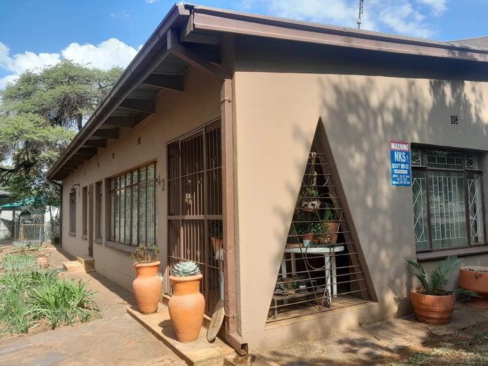 Kuruman Central House For Sale: 4 beds, security, borehole, rezoning potential.