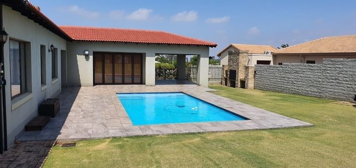 For Sale: House in Vaal Marina Central with golf, waterfront, and clubhouse amenities.