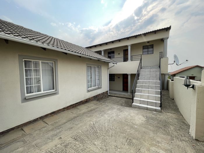 House To Rent in Cosmo City: 3 bedrooms, garage, prepaid utilities, spacious living.