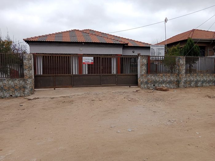 3-Bedroom House For Sale in Seshego with security features and double garage.