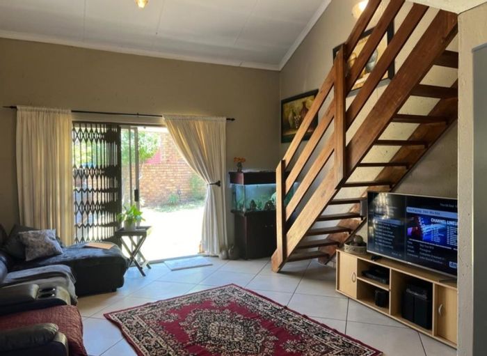 For Sale: Wilgeheuwel Townhouse with 3 bedrooms, garden, garage, and carport.