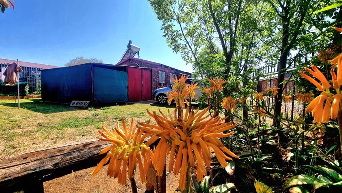 For Sale: House in Ventersdorp Central with garden, carport, near amenities.