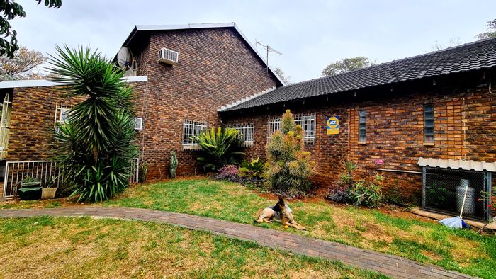 For Sale: Spacious Eldoraigne House with 5 Bedrooms, Entertainment Area, and Double Garage.