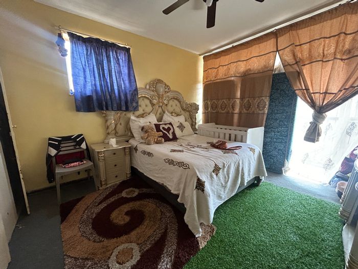 Sunnyside Apartment For Sale: 2 beds, close to schools and transport.