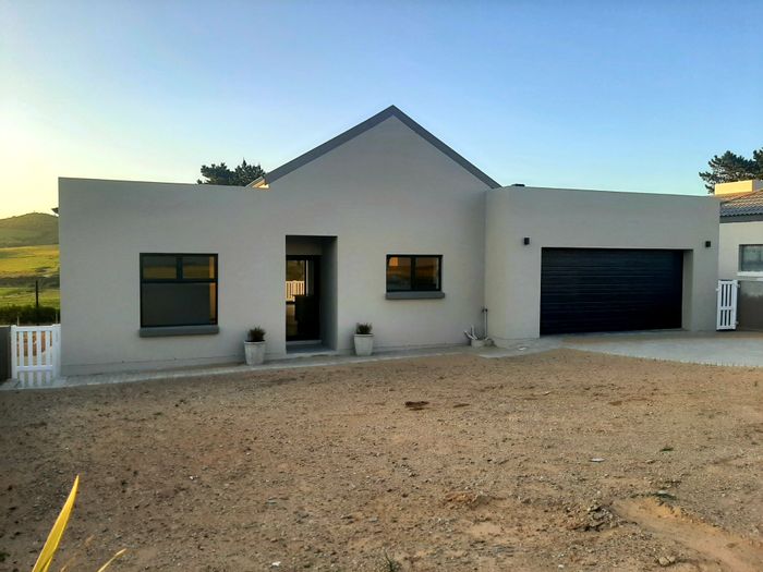 For Sale: Townhouse in Reebok with mountain views, patio, and double garage.