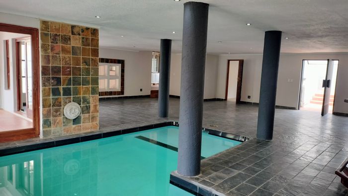 Rangeview House For Sale: Spacious layout, large yard, and convenient location.