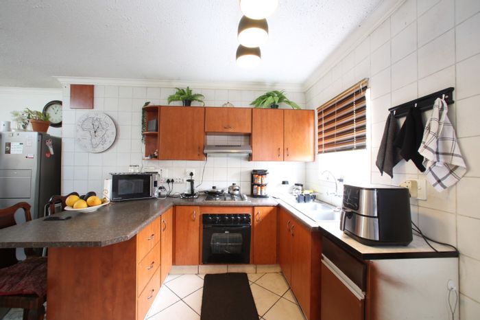 For Sale: Townhouse in Wierda Park with security, garden, garage, and fibre internet.