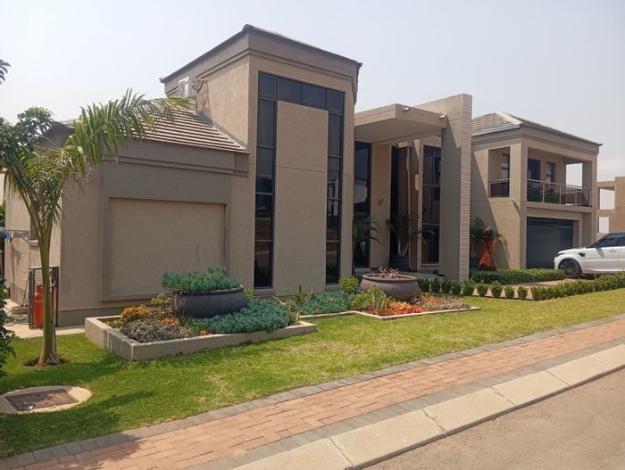 Bendor House For Sale: Five bedrooms, ensuites, spacious lounge, landscaped garden, double garage.