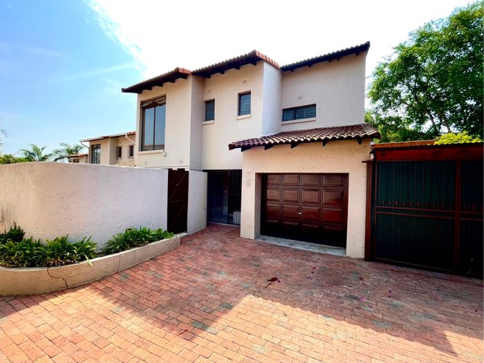 Magaliessig Townhouse For Sale: 3 Bedrooms, garden, pool access, double garage.