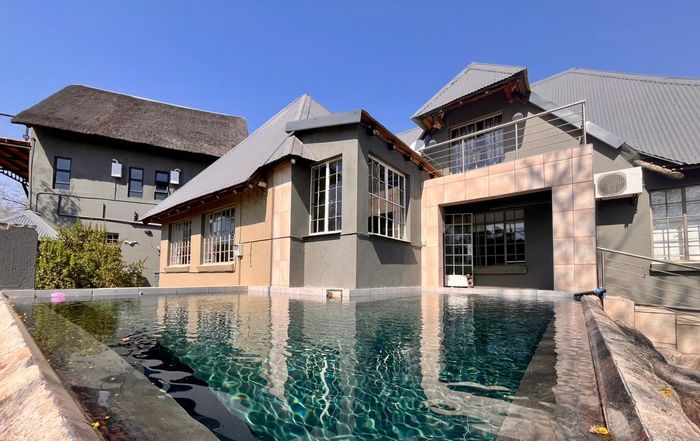 Spacious 7-bedroom house with pools, guest flat, and office in Marloth Park Central.