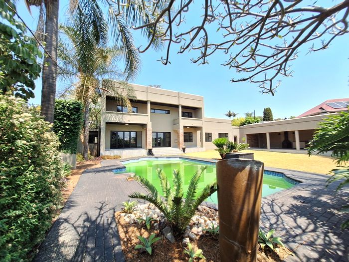 For Sale: Spacious Garsfontein Ext 10 house with pool, office, and entertainment areas.