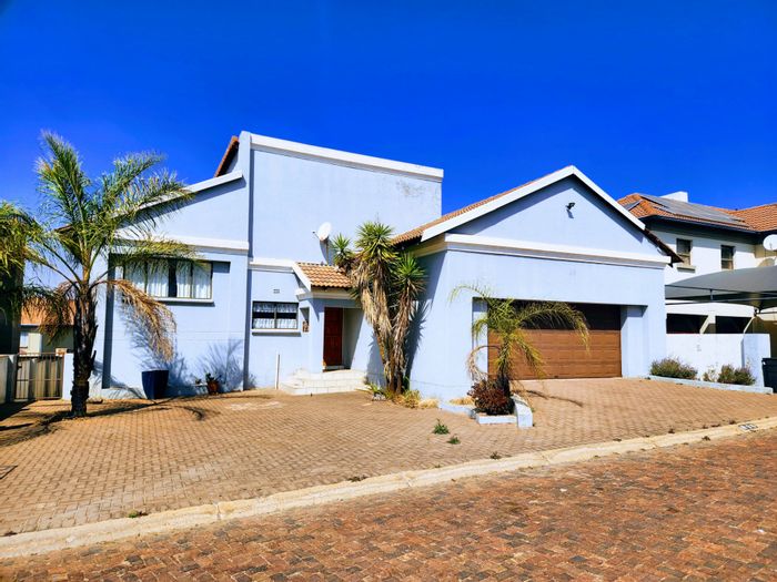 3-Bedroom House For Sale in Kungwini Country Estate with flatlet and dam access.