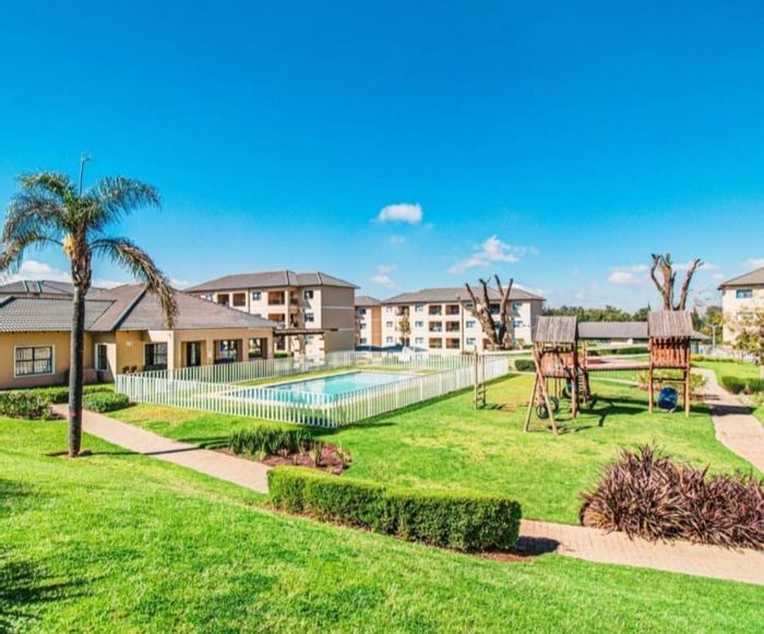 Boksburg East Apartment For Sale: 2 Bed, Pool, Gym, 24-Hour Security.