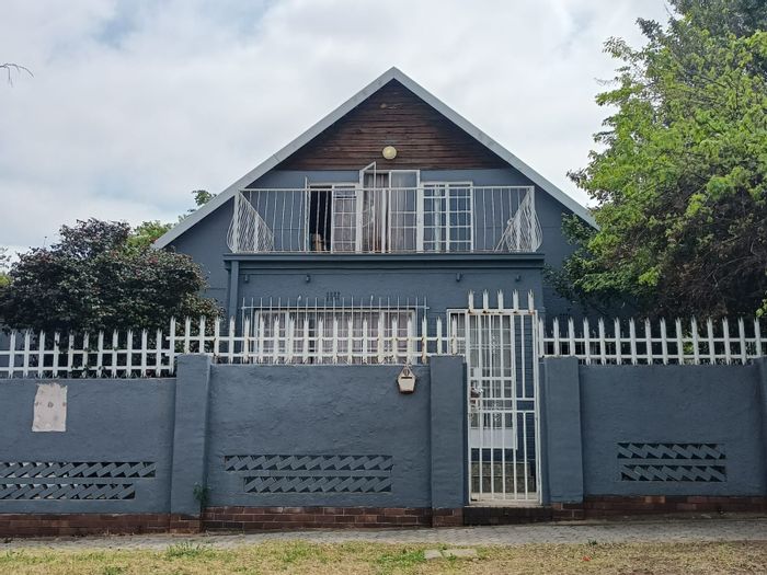 For Sale: Westdene House with 6 rooms, 2 cottages, and shared amenities.