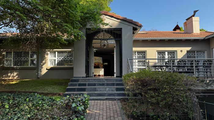 4 Bedroom House with Flatlet and Pool for Sale in Waterkloof Gated Community.