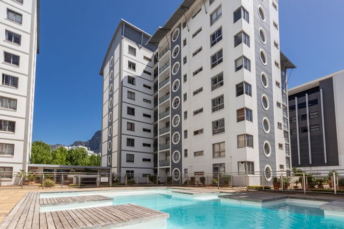 Claremont Upper Apartment For Sale: Private balcony, pool, secure parking, near UCT.