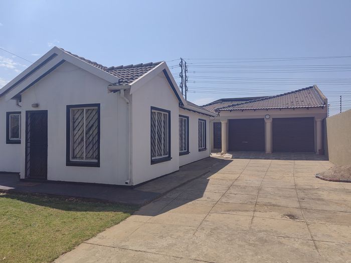 3-Bedroom House in Protea Glen For Sale with Double Garage and Versatile Backroom.