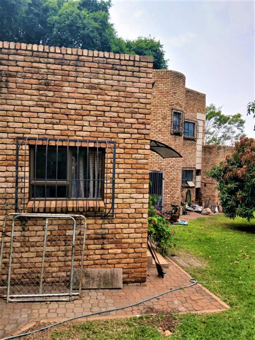 Unique 5-bedroom house with garden, Lapa, and staff quarters in Pretoria North. For Sale.