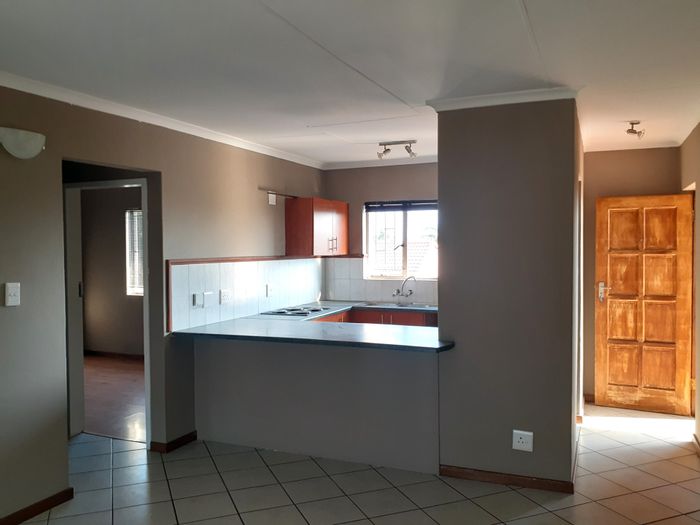 Die Hoewes Apartment For Sale: 2 beds, pool, secure complex, no load shedding.